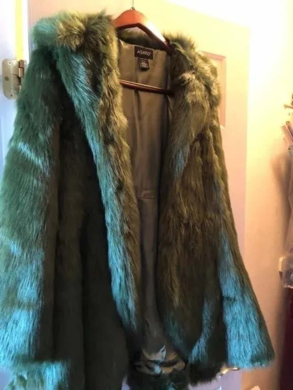 Ashro Madelyn Olive Green Faux Fur Coat - Picture 3 of 12